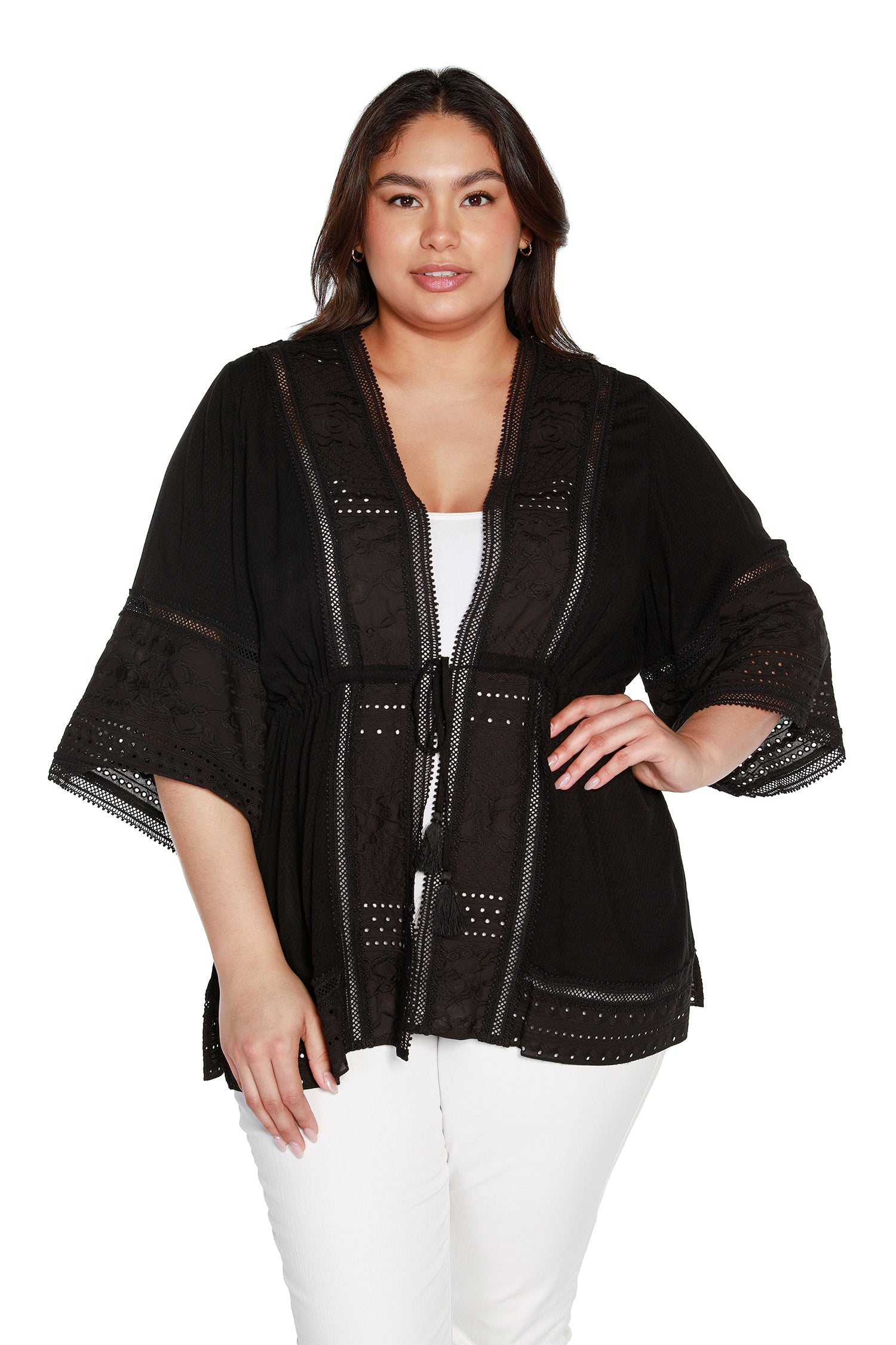 Kimono de algodón para mujer con encaje y bordado con ojales | con curvas
